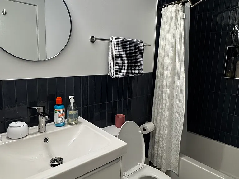 2028 N Oakley Ave #2 — Photo 8