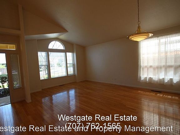 5th image of 1672 Sequoia Dr