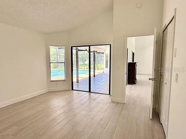 553 Walnut Grove Pl — Photo 16