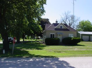 301 3rd St, Hedrick, IA 52563