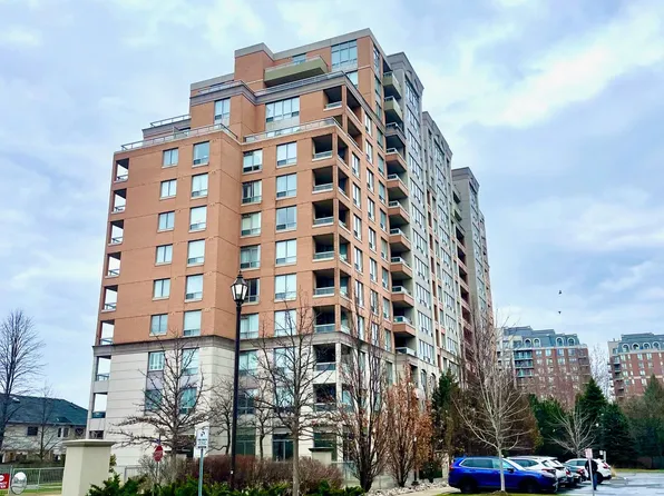 29 Northern Heights Dr #203, Richmond Hill, ON L4B 4L8