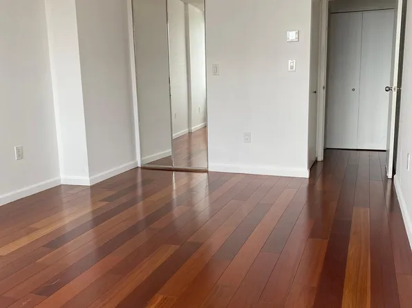 45 River Dr South image 3 of 16