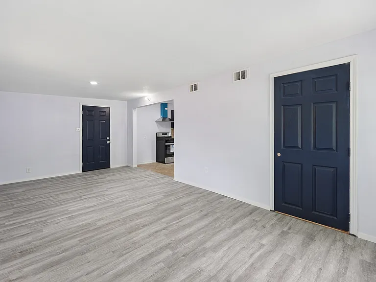 821 Travis St — Photo 14