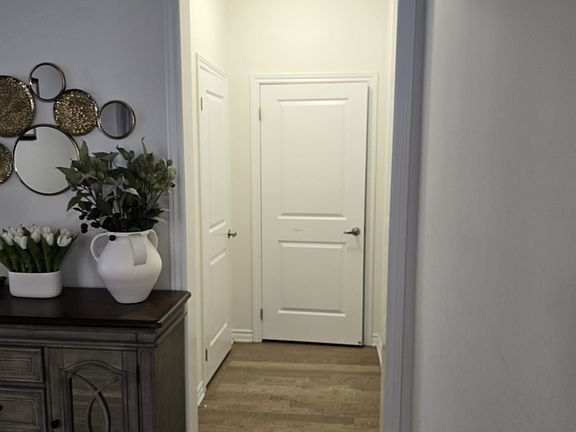 4th image of 33 Bremner St
