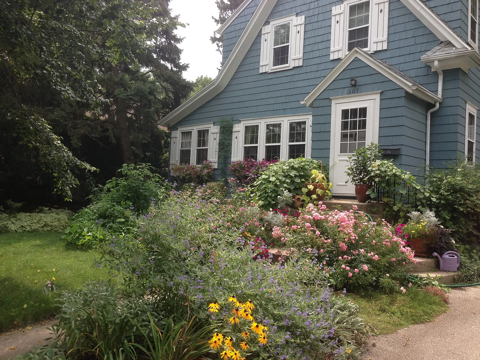 607 S New St photo 1