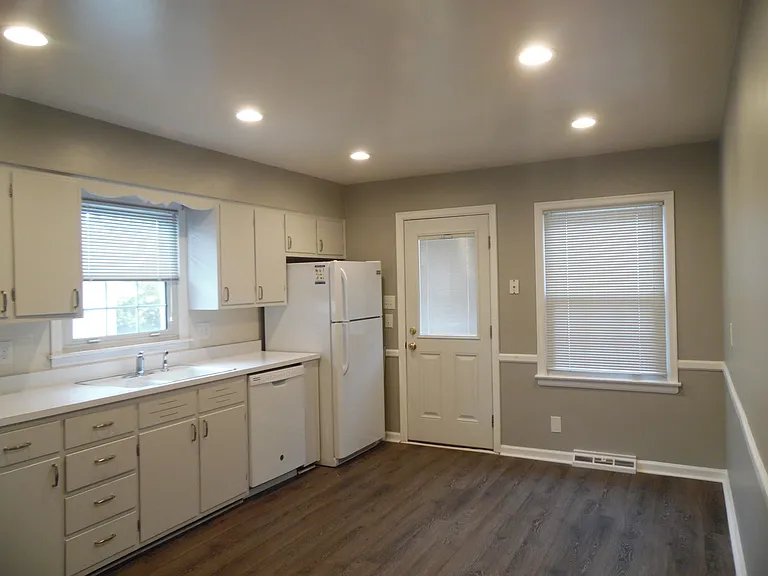 352 Harvard Dr — Photo 3