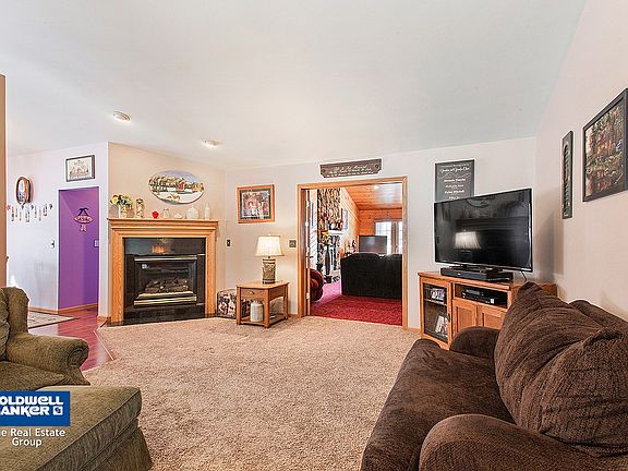 Other side of LR w/gas FP