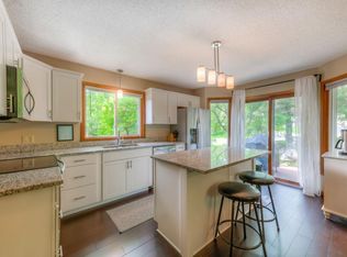 11909 Baypoint Dr, Burnsville, MN 55337
