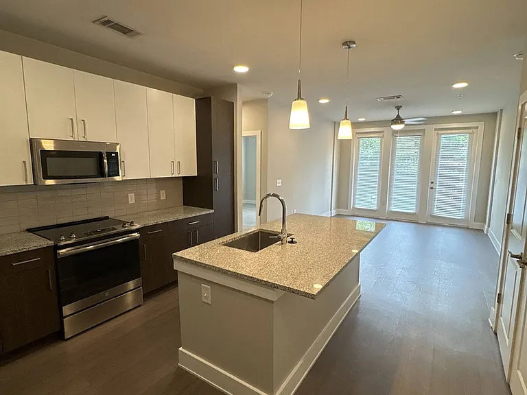 915 Glenwood Apartments on the Beltline — Photo 136