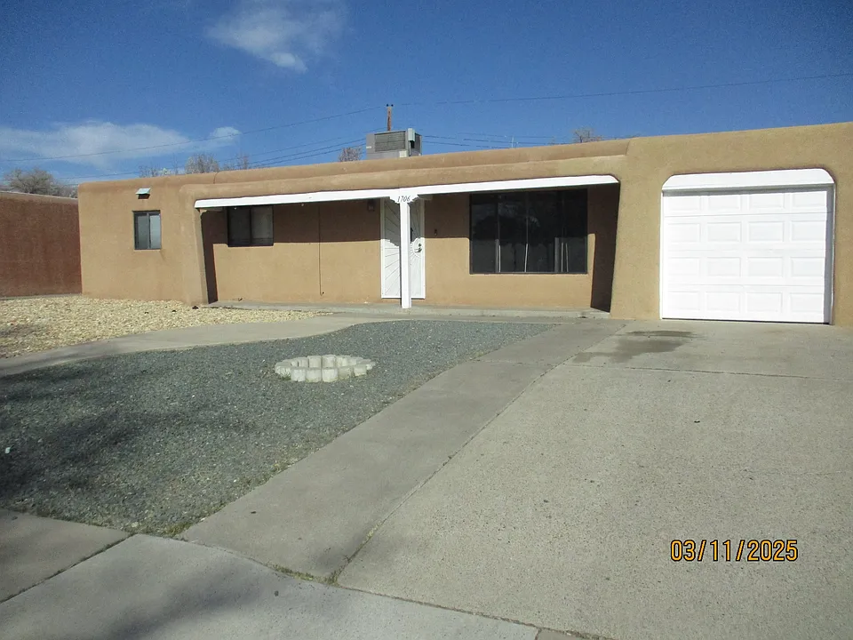 1706 Utah St NE