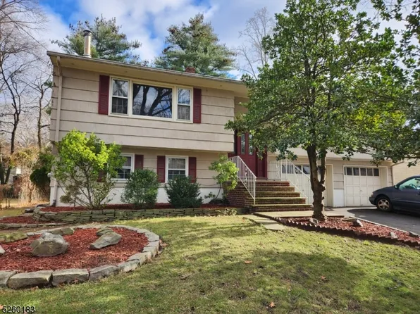 282 Beechwood Dr, Paramus Boro, NJ 07652
