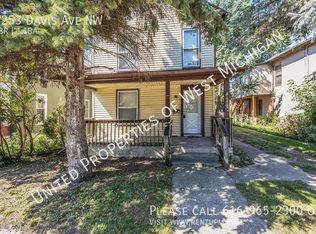 1253 Davis Ave NW, Grand Rapids, MI 49504