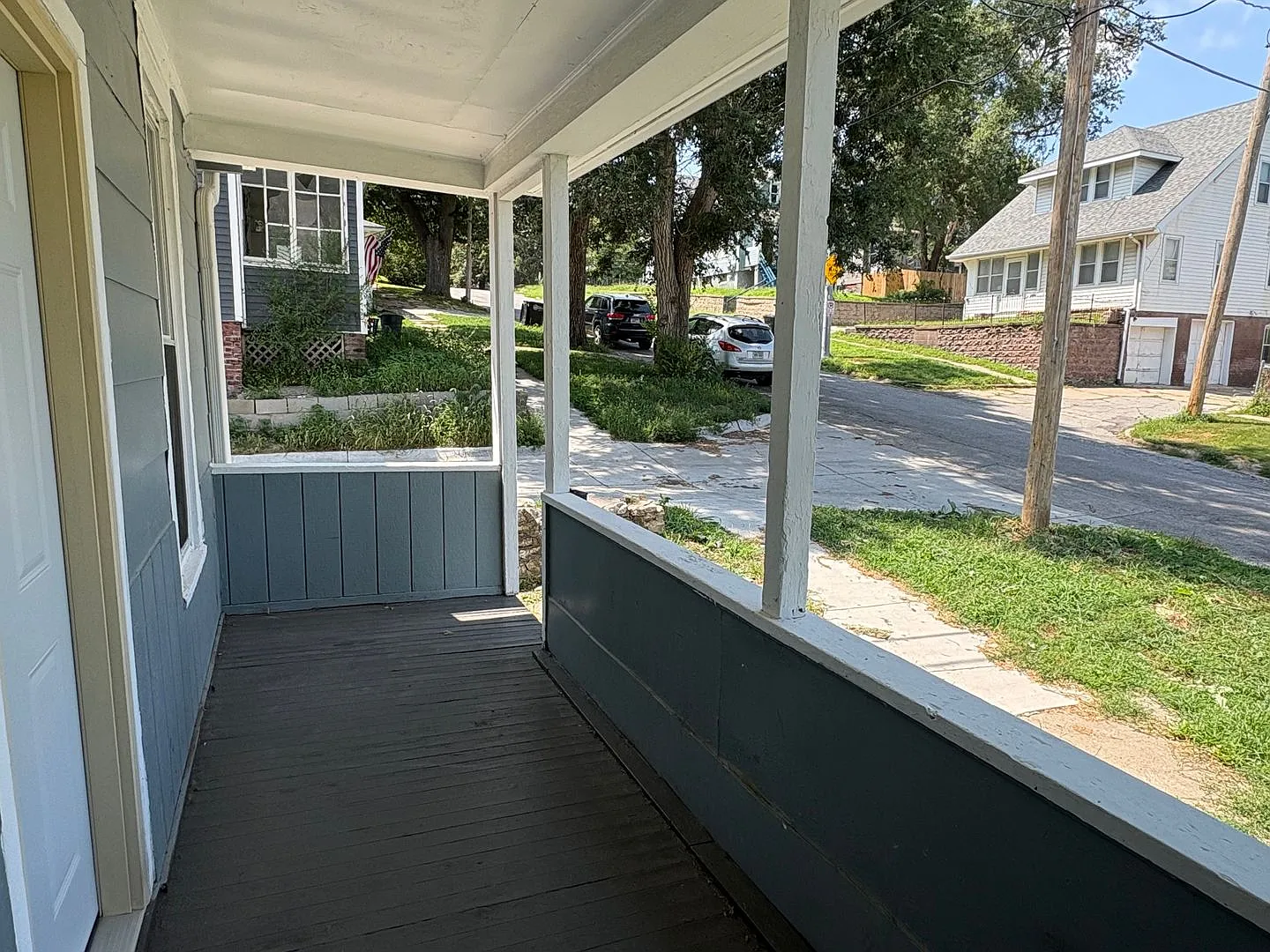 2BR Fully Remodeled — Photo 3