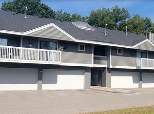 1811 Trailway Dr APT 2, Eagan, MN 55122