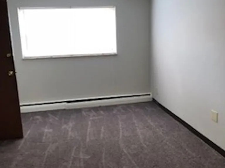 2 Spruce St — Photo 2