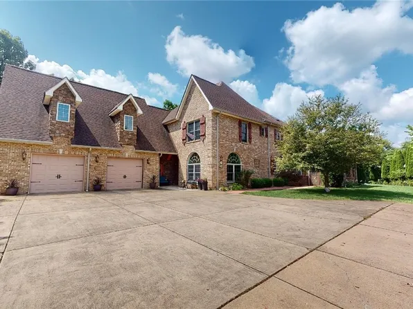 311 Freedom Dr, Parkersburg, WV 26101