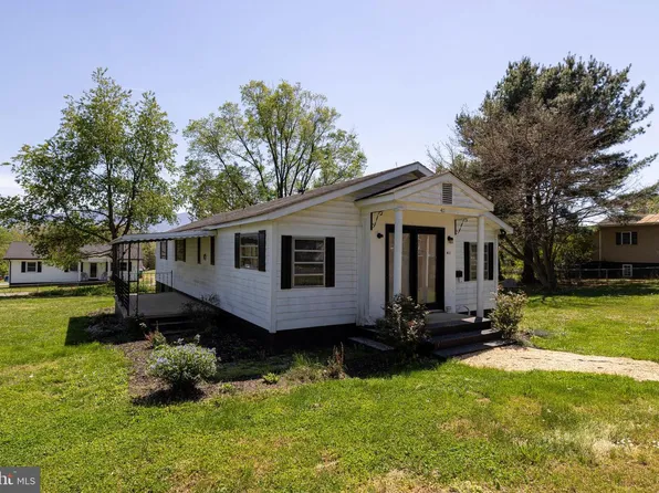 411 4th St, Luray, VA 22835