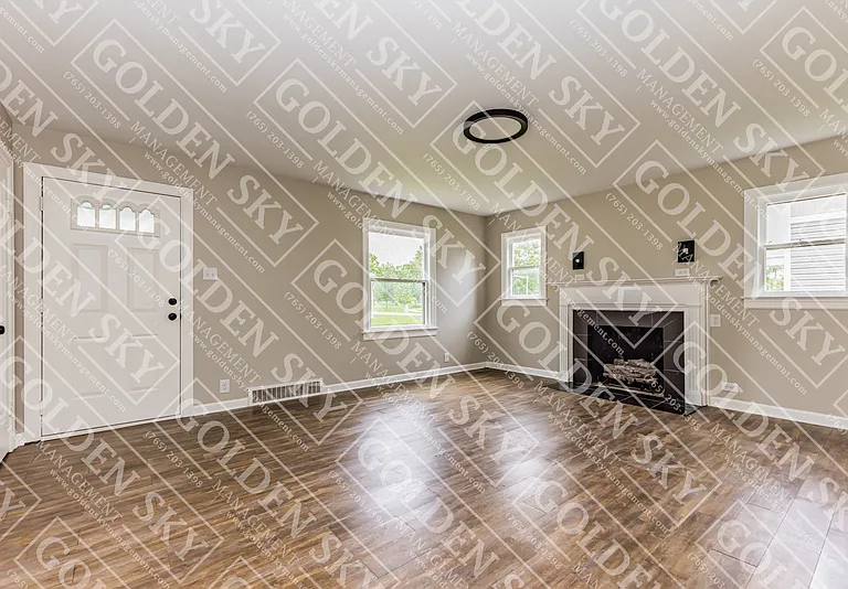 811 E Memorial Dr — Photo 8
