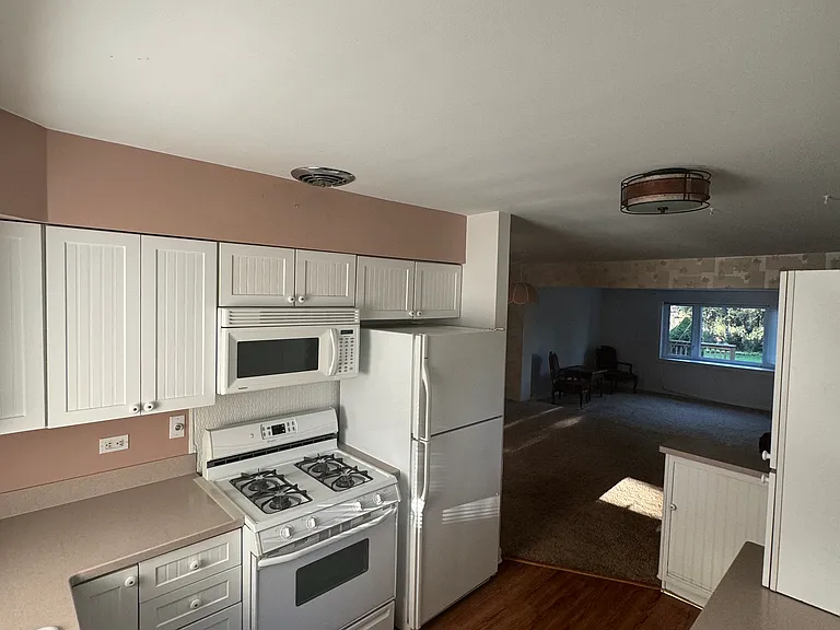 8920 Mason Ave — Photo 8