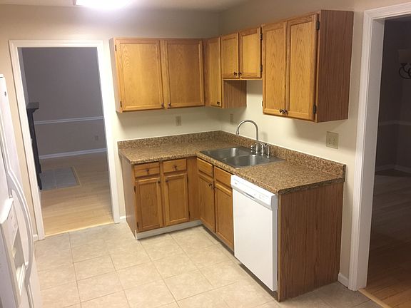 Large Kitchen W/ Walk-in Pantry, High Quality Cabinets and A
