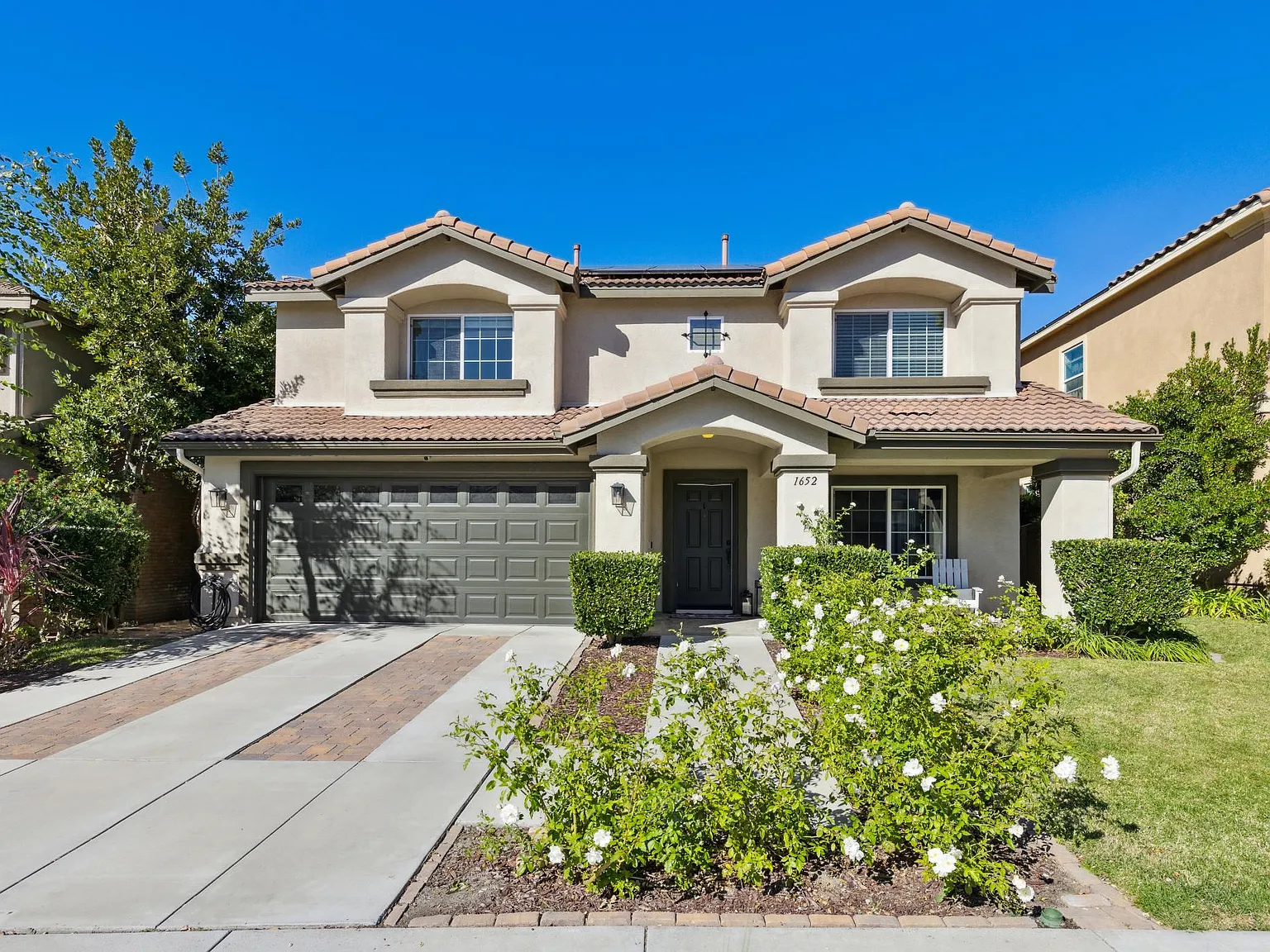 5 bed, 2.5 bath, 2863 sqft, $5,495 — Photo 2