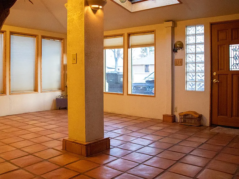 1051 Bracken Ave — Photo 11