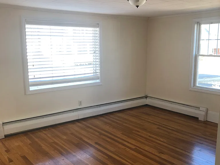 160 Lincoln St — Photo 6