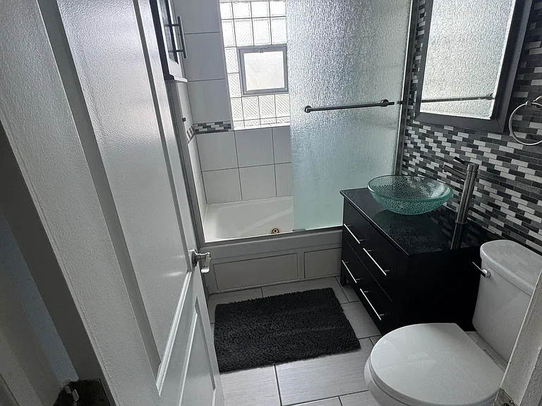 6046 N Francisco Ave #3E — Photo 8