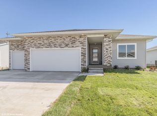 2807 SW Pleasant St, Ankeny, IA 50023