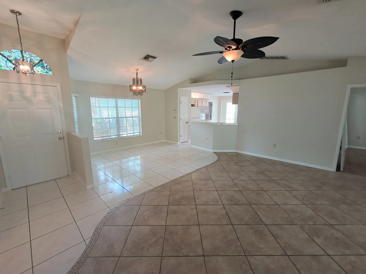 3 bed, 2.0 bath, 1364 sqft, $1,800 — Photo 2