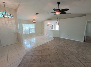 138 W Navarro Pl, Citrus Springs, FL 34434