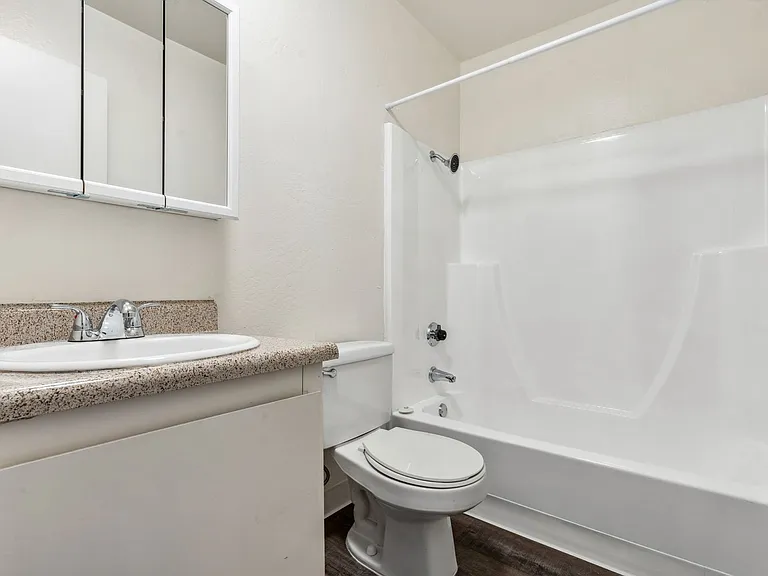 Clayton Crossing Apartments — Photo 31
