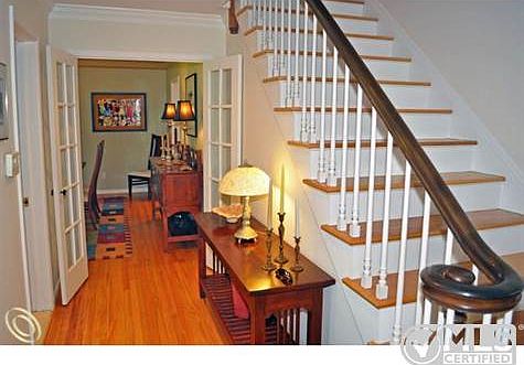 262 Lincoln -Entry.jpg