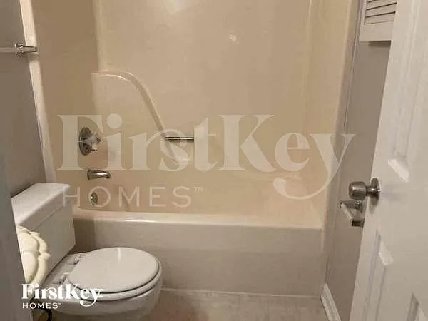 749 Lois Ln — Photo 8