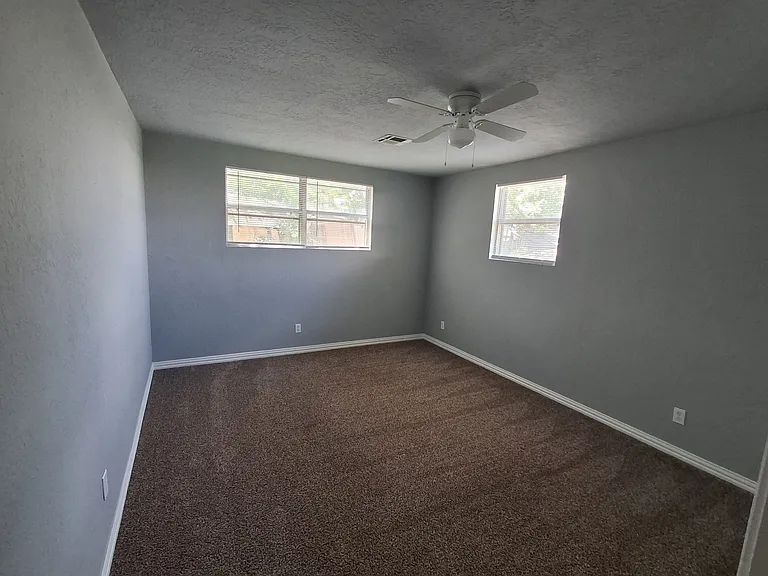 908 NW 20th St — Photo 7