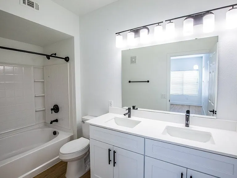 Colton Apartments — Photo 3
