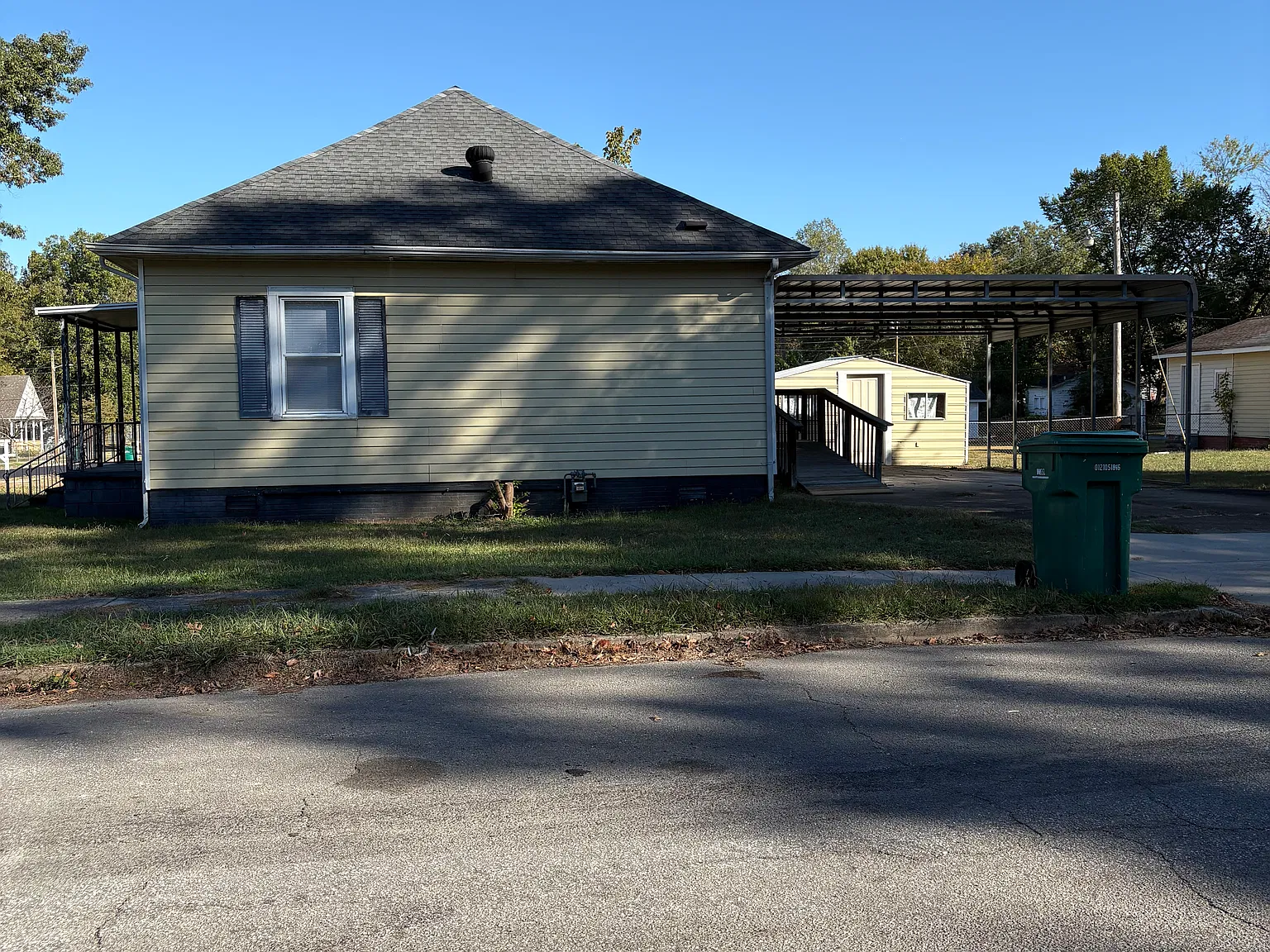 2 bed, 896 sqft, $1,100 — Photo 2