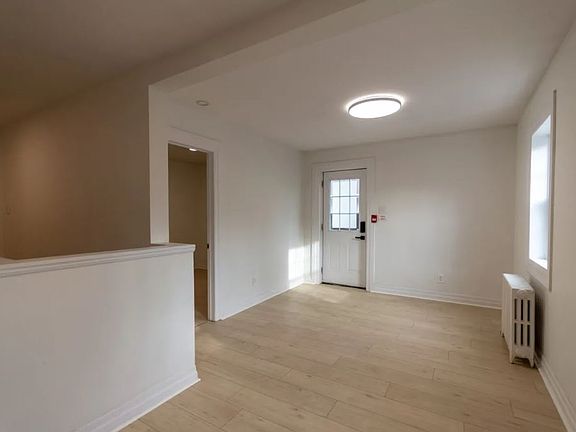 5th image of 140 Stewart St #883165