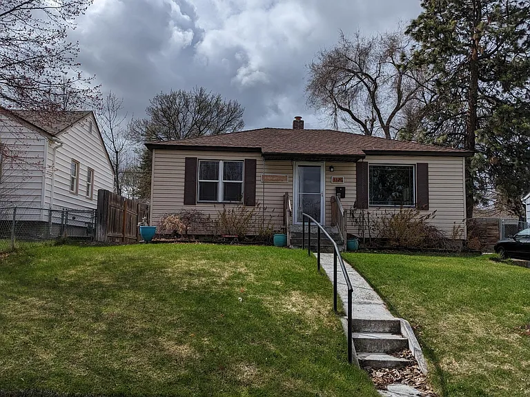 3320 E 19th Ave — Photo 2
