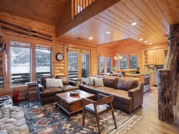 4th image of 1955 Deer Valley Dr N #202