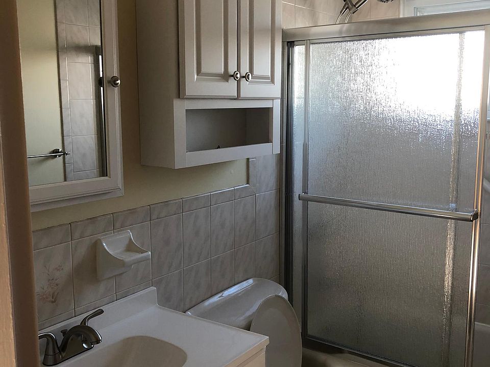 1st image of 36 E Devonia Ave Floor 1