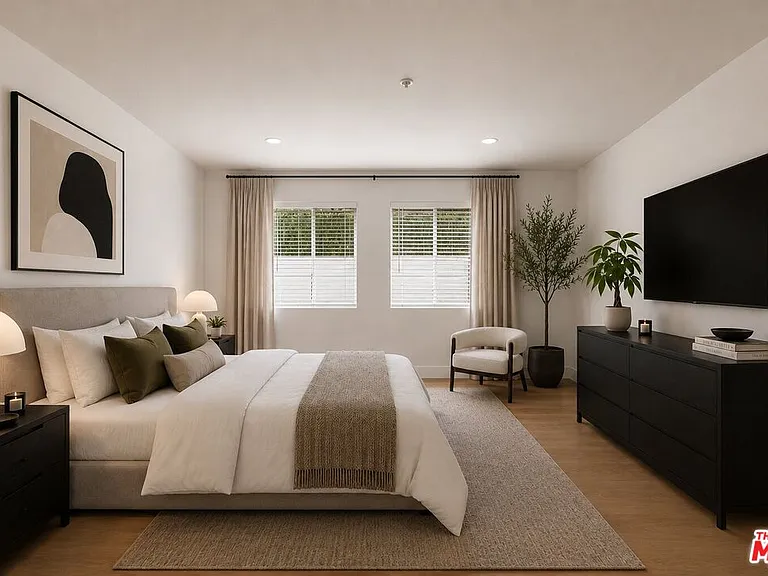 16100 W Sunset Blvd #109 — Photo 2