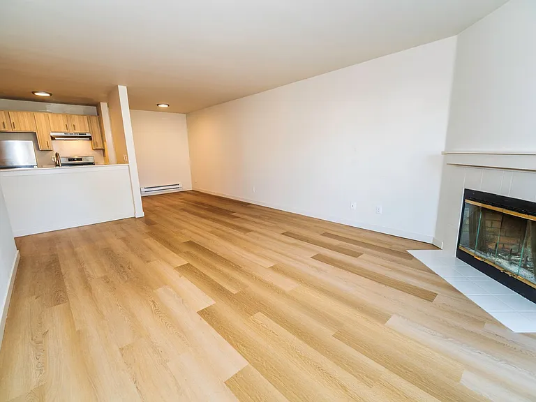 3624 Phinney Ave N — Photo 5