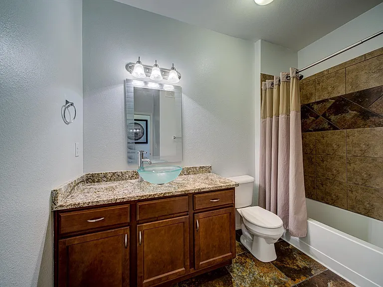 Second full bathroom. Guest bathroom.