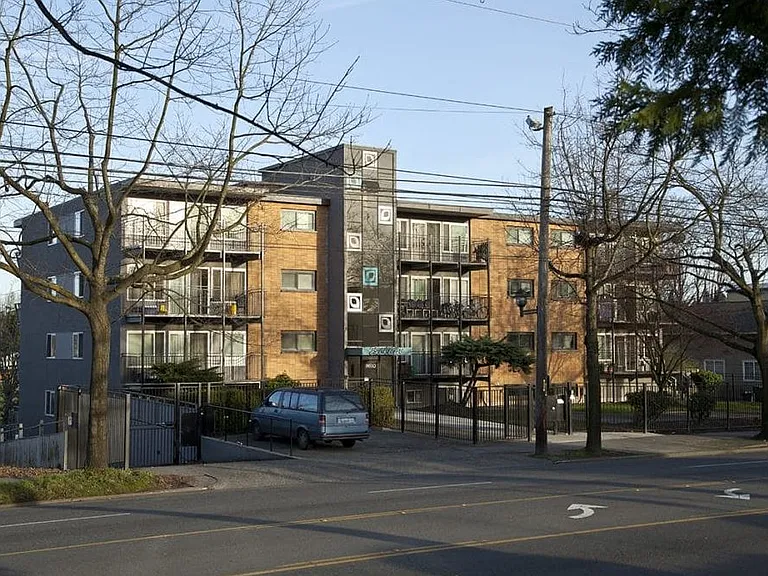 8630 Rainier Ave S — Photo 2