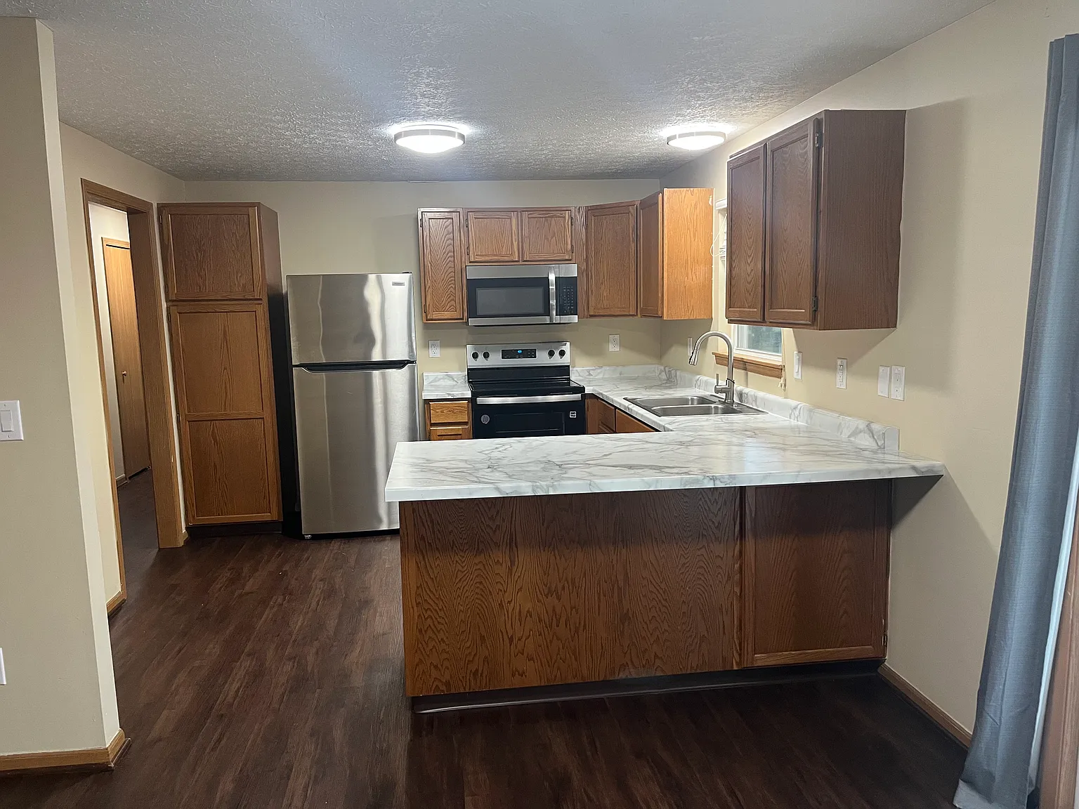 3 bed, 1184 sqft, $2,099 — Photo 3