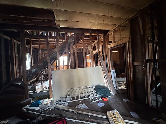 3rd image of 371 Hickman St