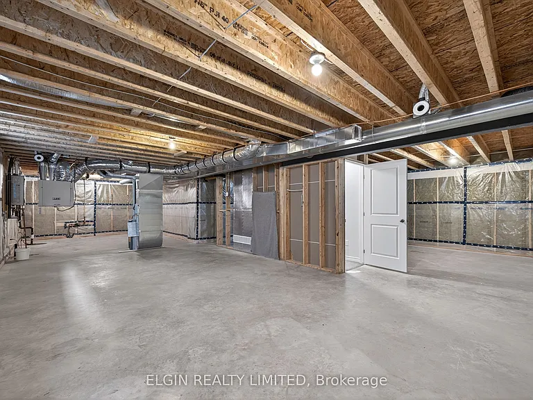 92 Renaissance Dr — Photo 17