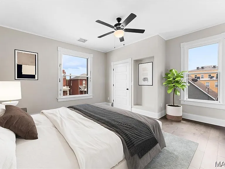 221 N Jackson St — Photo 12