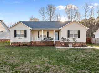 3016 Karlingdale Dr, Greensboro, NC 27455